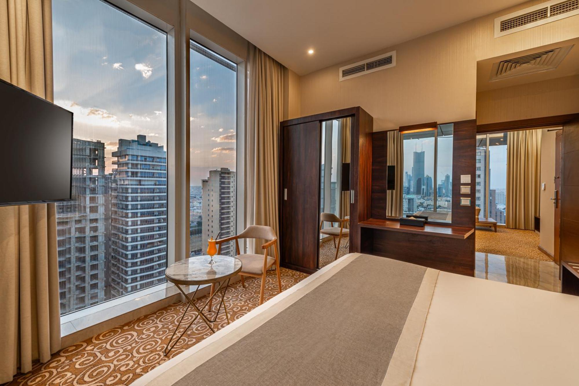 Crowne Rose Alsahafa Hotel Рияд Екстериор снимка