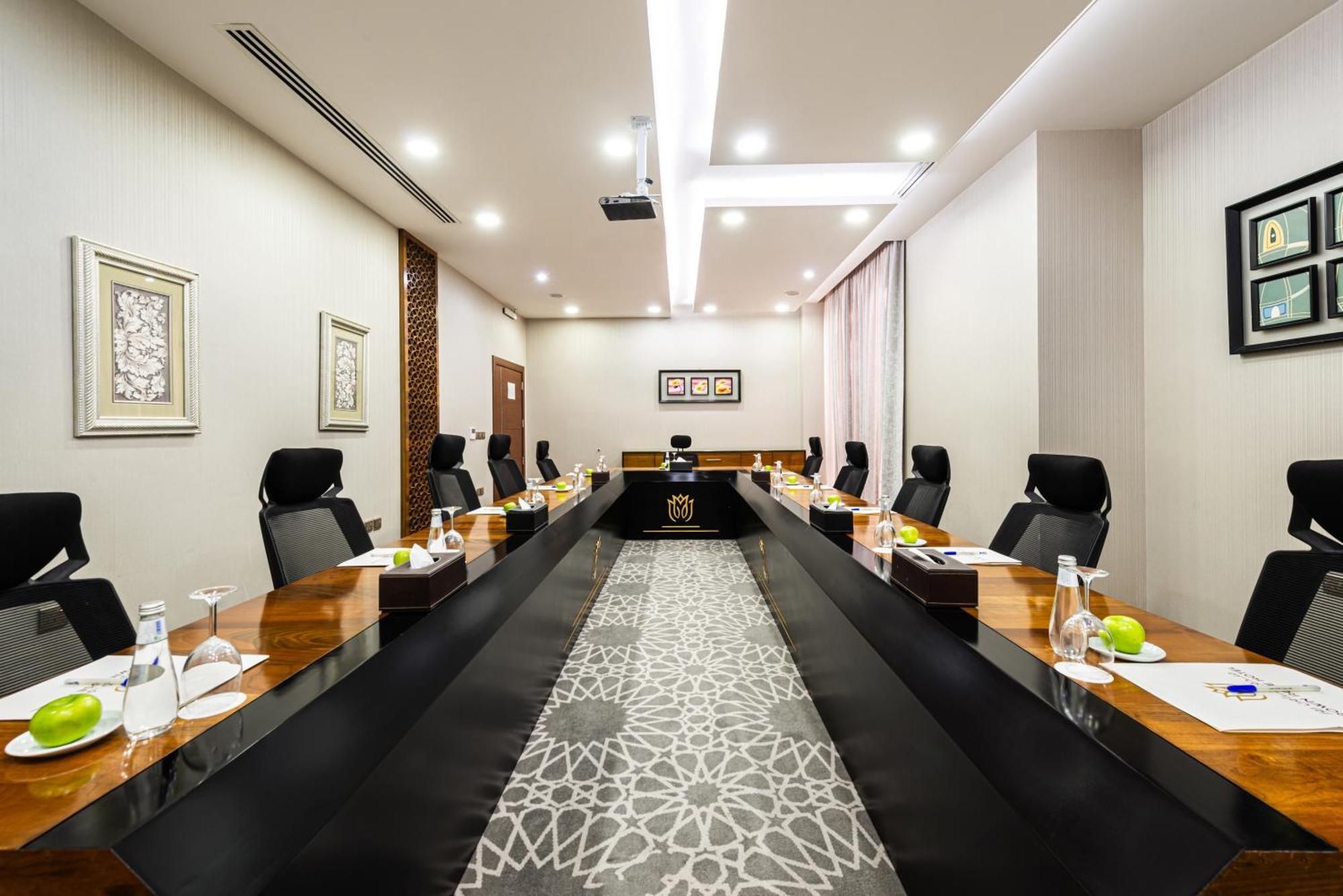 Crowne Rose Alsahafa Hotel Рияд Екстериор снимка