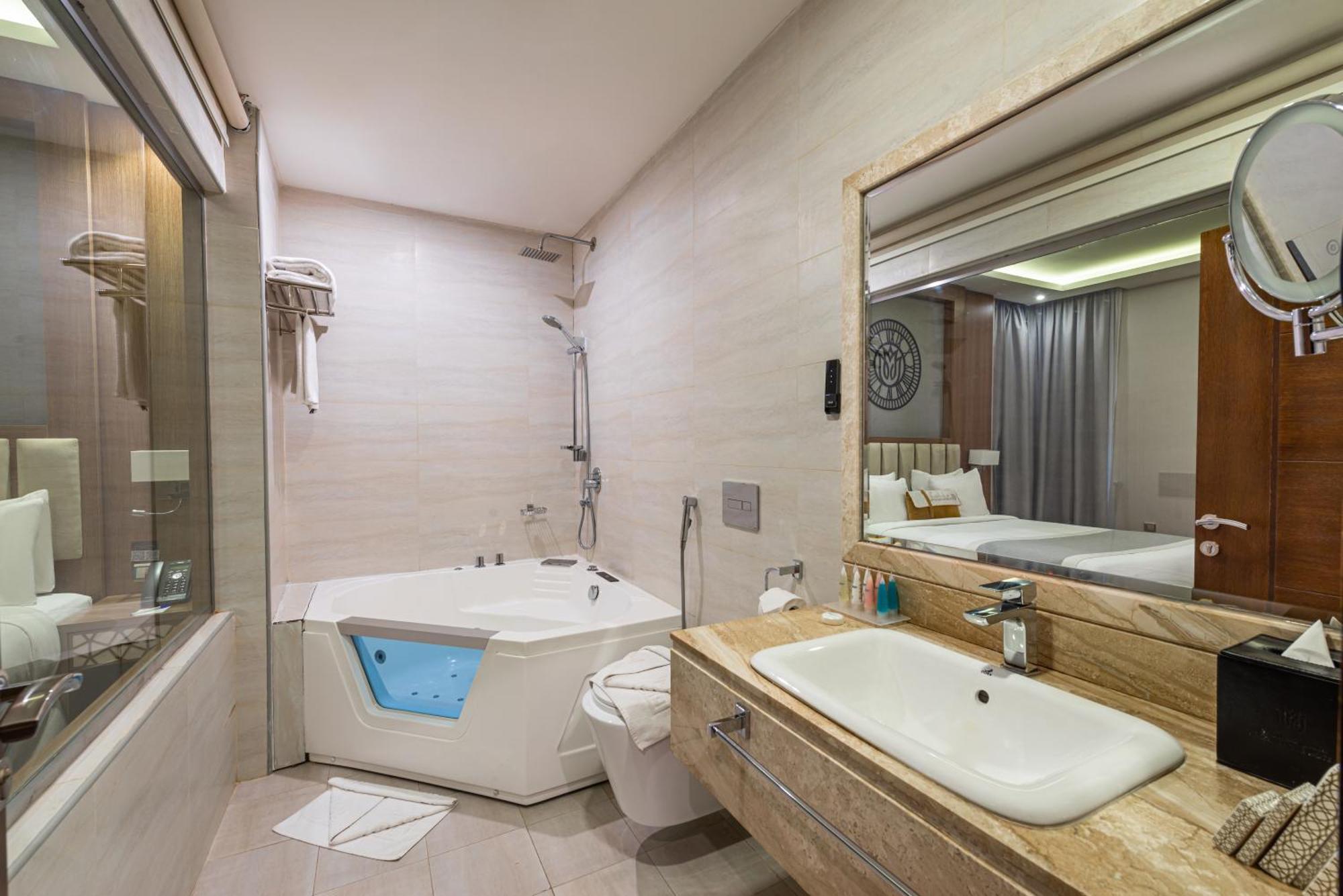 Crowne Rose Alsahafa Hotel Рияд Екстериор снимка